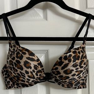 Victoria’s Secret bra size 34B, good condition pre-owned.